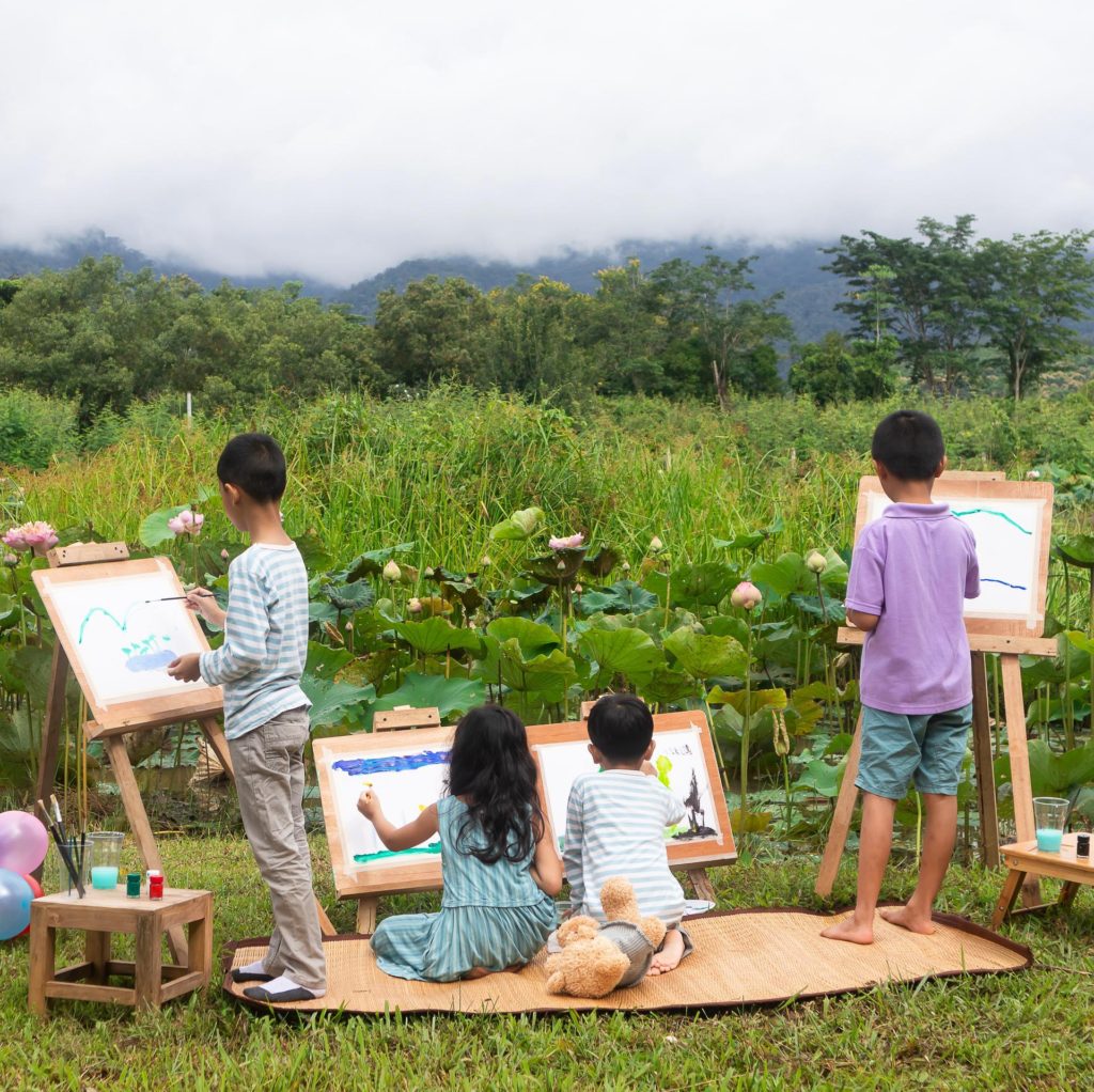 children drawing